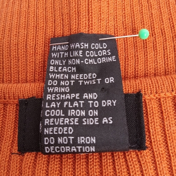 R.Q.T. SHORT SLEEVE PULLOVER SWEATER SIZE XL ORANGE WITH BRN.& TAN BEADING - Picture 9 of 10